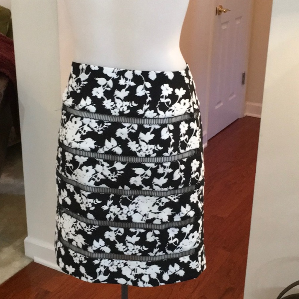 SALE ‼️WHBM 4